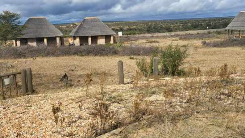 he Motumo Trading Post was completed 16 years ago, but is yet to operate. 