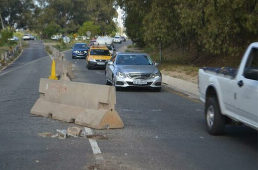 Motorists merging into one lane before Modderfontein Road’s southbound bridge.