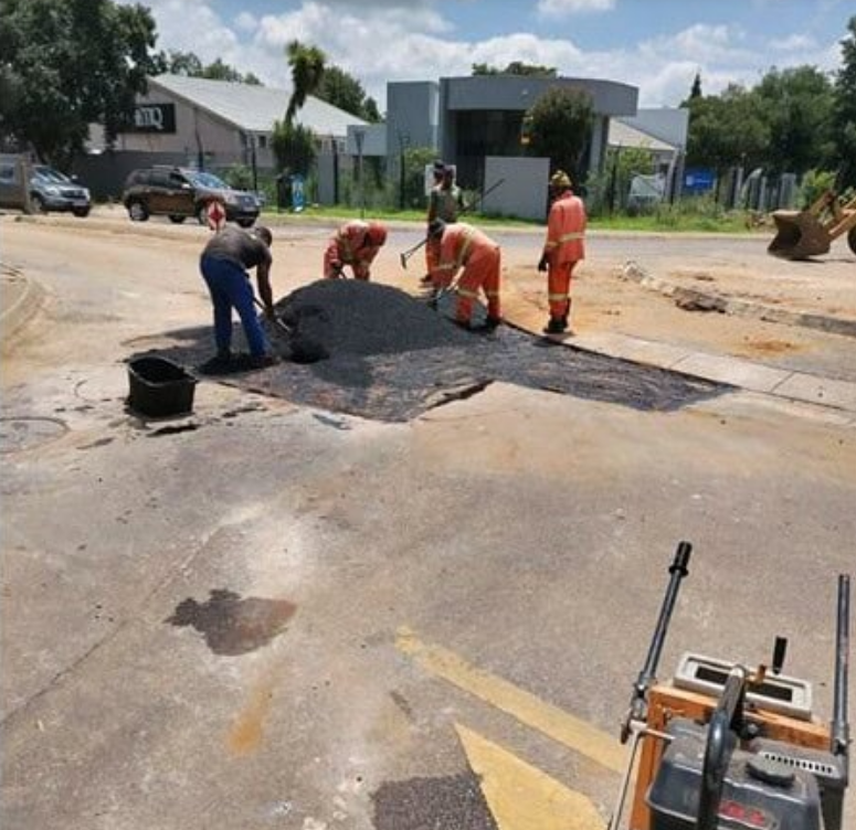  Workers fixing potholes in Raslouw.