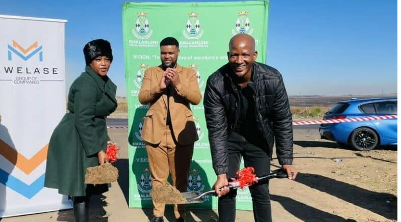  Speaker of Council Clr Millicent Shabangu, Clr Thabang Mathebula, MMC for Technical Services, and Mine Manager Amos Nkosi. 