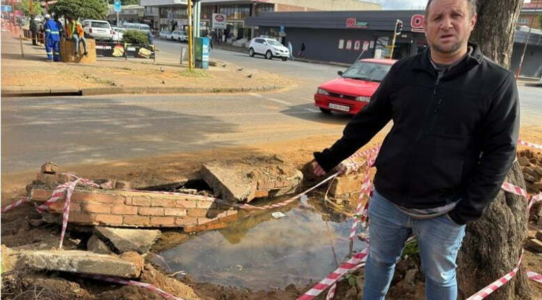  Ward 2 councillor Quentin Meyer has strongly criticised the state of the road. 