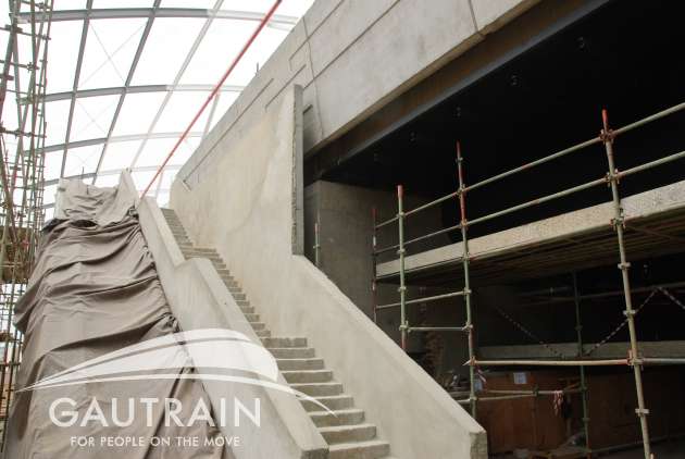 Construction of the access stairs and installation of the escalators 04 Nov 2009.jpg 0efc98b5-23e9-4f6b-92fe-b8c5f1ce29fd.jpg