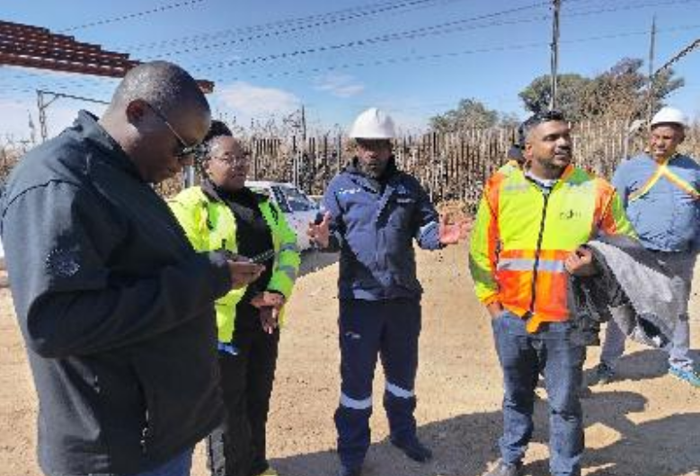 ELM mayor Sipho Radebe was taken on a walkabout and informed about progress made with the Vereeniging taxi rank project. 