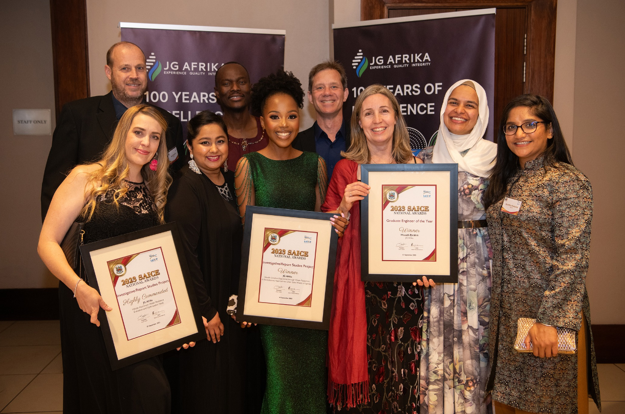 From left-to-right: Lauren Esterhuizen, Neal Bromley, Naadira Ballim, Phakamile Ngqumshe, Zuleika Silinda, Richard Emery, Debbie Emery, Waseefa Ebrahim and Suvritha Ramphal representing JG Afrika at the 2023 SAICE SANRAL National Awards.