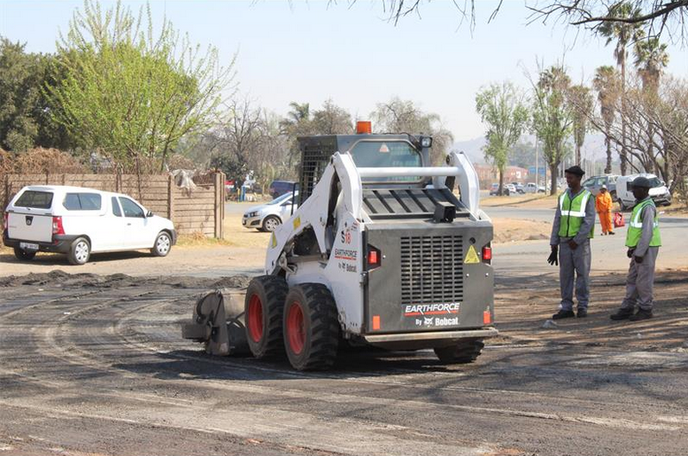Road refurbishment on Dekenah Street in Alrode