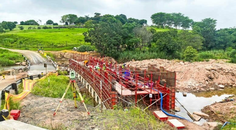  The contractor is currently stabilising the causeway bridge. 