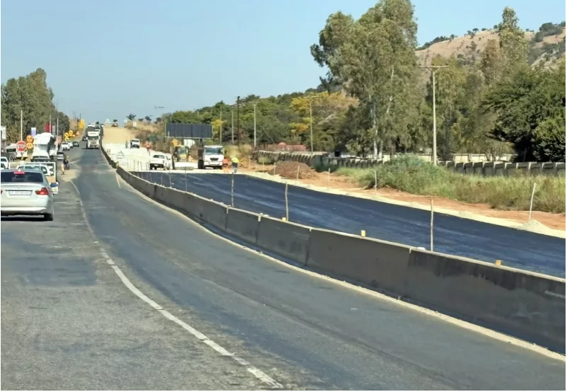 Current work on the Pelindaba road. 