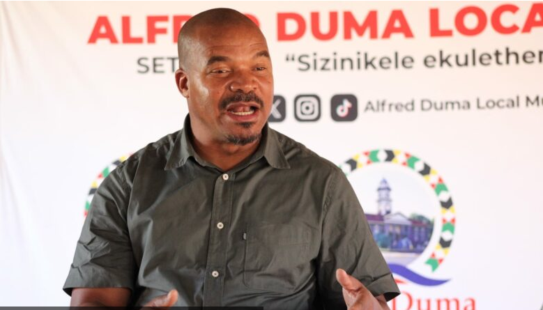  Mayor Zama Sibisi has launched two road construction projects. 