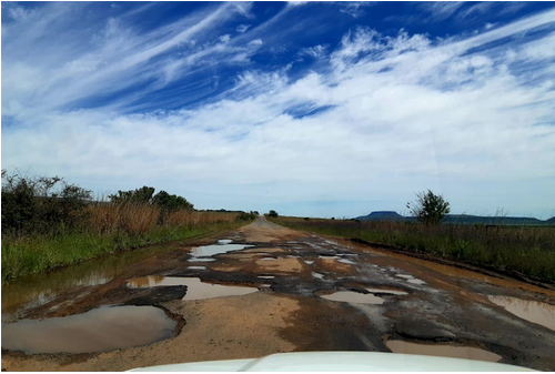  A potholed section of the R70 in the Free State near Rosendal. 