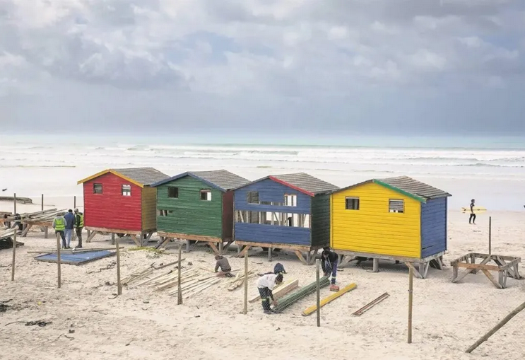 Muizenberg’s beach’s iconic beach huts are more than a century old, with origins in the early 1900s. 