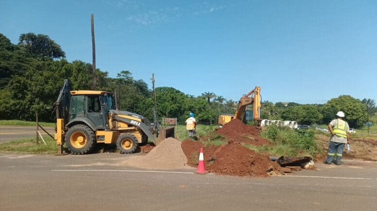 Pipe repair during a recent burst at Umfuleni Drive.