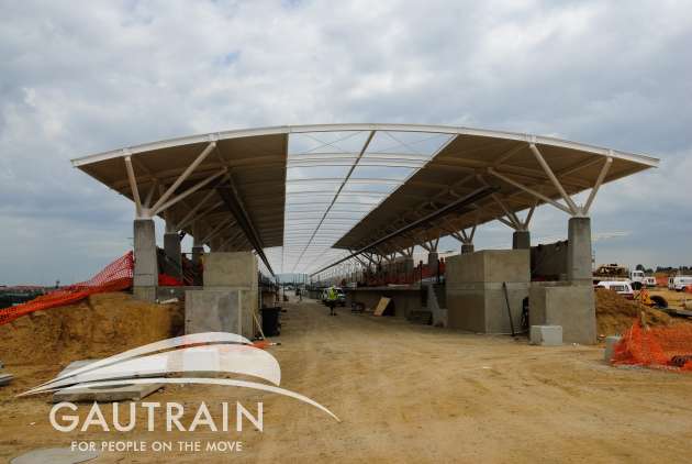 Construction of the platforms and the track formation through the station 07 Dec 2009.jpg 4de8df47-6301-4761-af93-8ba2c4b00dae.jpg
