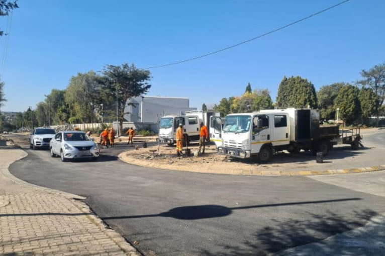  JRA has made significant progress on the disastrous Richard and Bushwillow roads in Broadacres. 