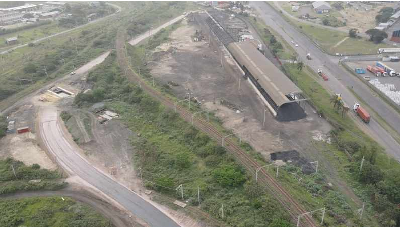 The newly constructed bypass road in Bayhead is heading for completion, with the paving of the two asphalt layers already complete. The paving of the third asphalt layer is under way. 