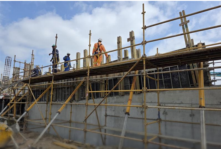 The Lekwa Municipality MMC for Planning and Economic Development, Sesana Masondo, conducted an oversight visit to the Standerton Mall construction site.