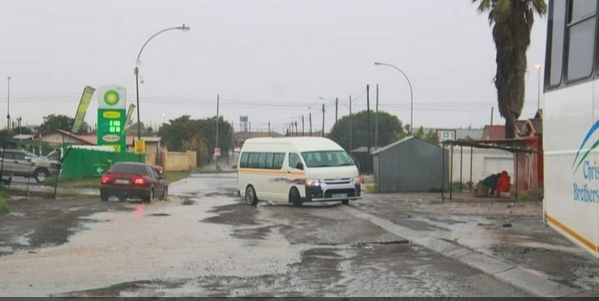 Mangaung’s crumbling infrastructure sparks an outcry. Local motorists are travelling across deteriorated roads, worsened by the rain