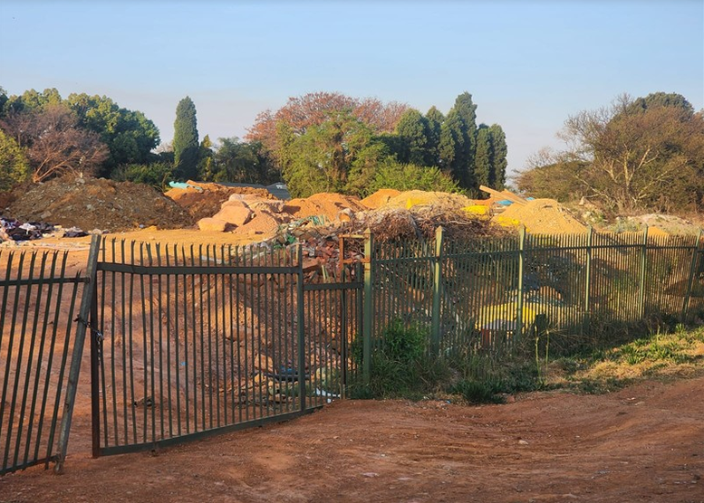 Piles of dirt and dust at the BRT holding site 
