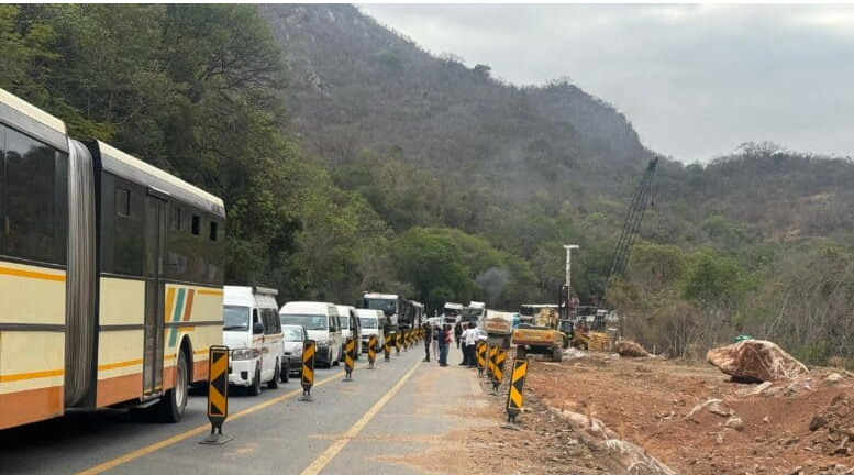  Traffic congestion on the Crocodile Gorge upgrade
