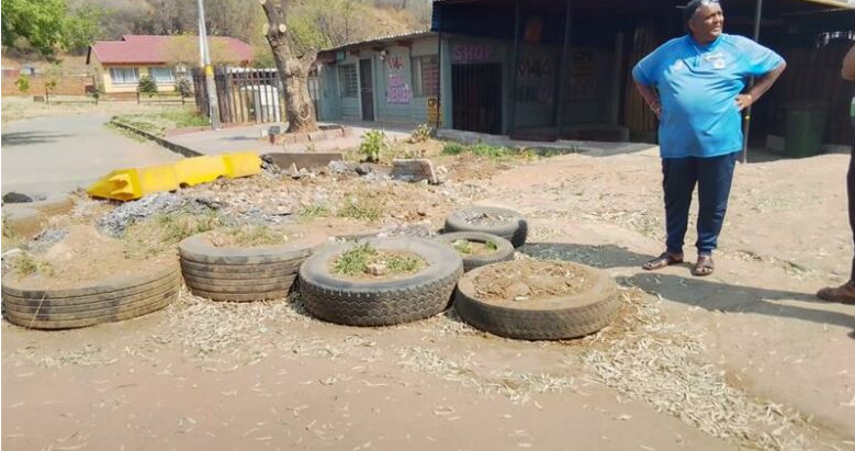  Doreen Street has become a risk to residents, and they are now afraid it will collapse. Councillor Ivan Naidoo is with a resident next to the hole that the residents have covered up. 
