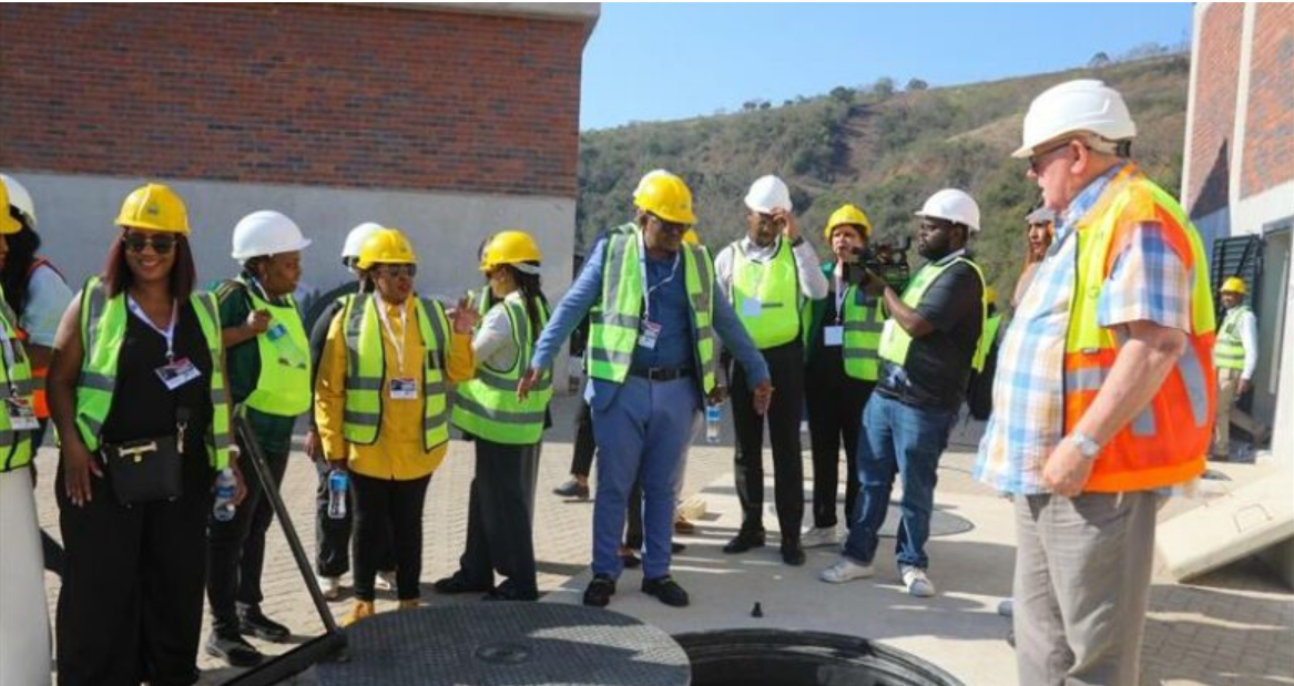 The delegation at a walkabout at the construction site. 