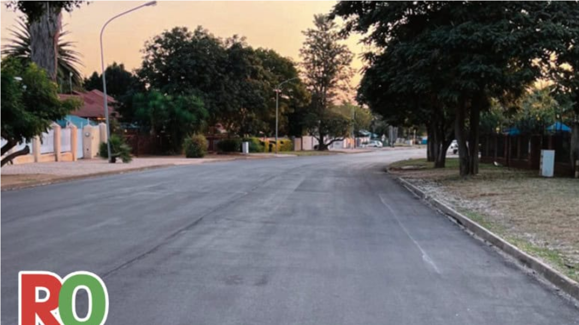  The newly tarred Boshoff Street. 