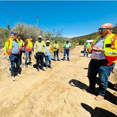  Details explained to the delegates who visited the road in the Bo-Kouga area. 