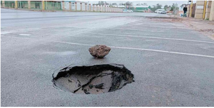 Sinkhole starts on Murchison Street