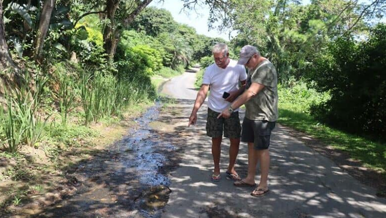  Joubert van Schalkwyk (left) and John Burls worry about the cars that use Argyle Drive. 