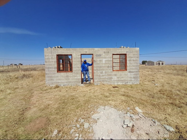 Housing projects in Cape Town have halted due to extortion and targeted attacks.