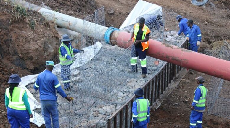  The wire mesh is filled with rock to retain the wall. 
