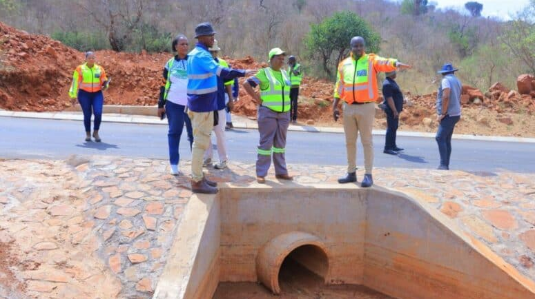  FTLM mayor Eddie Maila and his team during the inspection. 