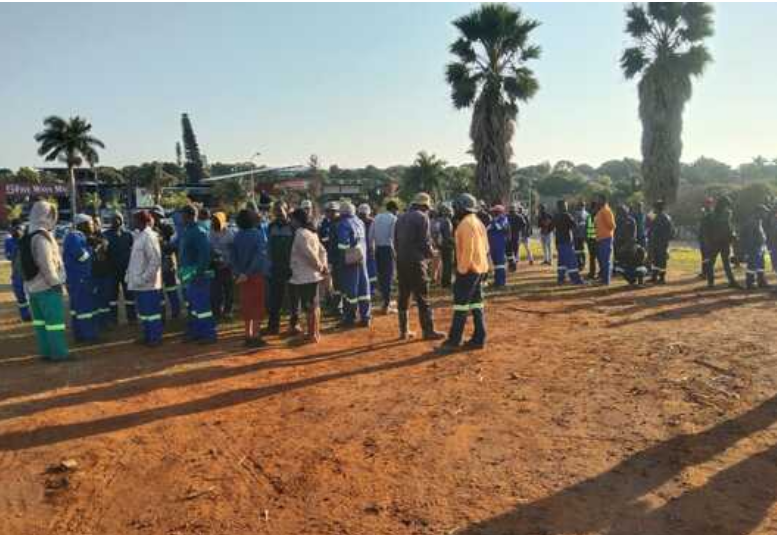  Construction workers at the Prince Mangosuthu Buthelezi Mall in Empangeni handed over a memorandum of demands on Wednesday morning 