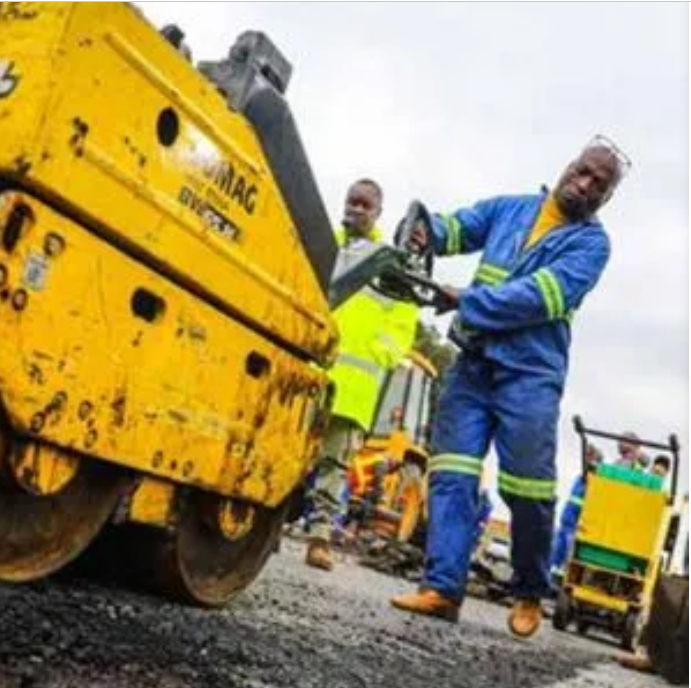 Traditional leader of Inadi, Inkosi Vusizwe kaSondelani Zondi, has ordered the suspension of the tarring of the D2605 and D1134 roads in the area until community grievances surrounding the multi-million-rand project are addressed.