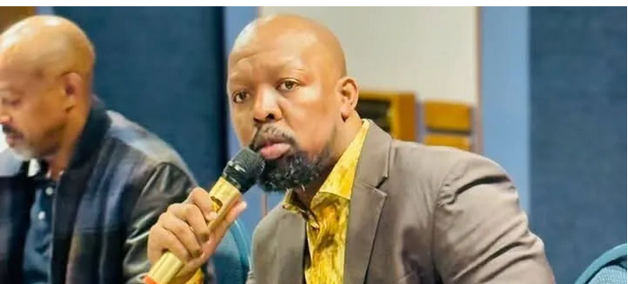 Thulasizwe Thomo, the MEC for public works in Mpumalanga, has rejected claims that the school has become a financial disaster.