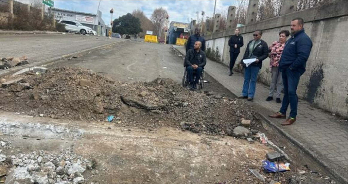 The visit to the Stoffberg subway provided MMC Dino Peterson, Ward 97 Clr Brandon Pretorius and other officials with an opportunity to assess ongoing rehabilitation work and receive updates on progress towards the project