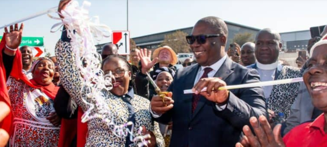  Gauteng MEC for Roads and Transport Kedibone Diale-Tlabela and Gauteng Premier Panyaza Lesufi cut the ribbon for the launch of the K101.