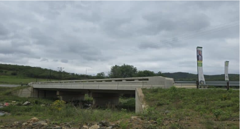  The newly completed Mkhobeni River Bridge in Richmond which is not only going to connect rural communities but also empowered emerging local contractors through jobs and skills. 