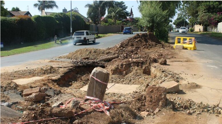  Repairs are underway on an excavation on Gordon Road in Northcliff. 