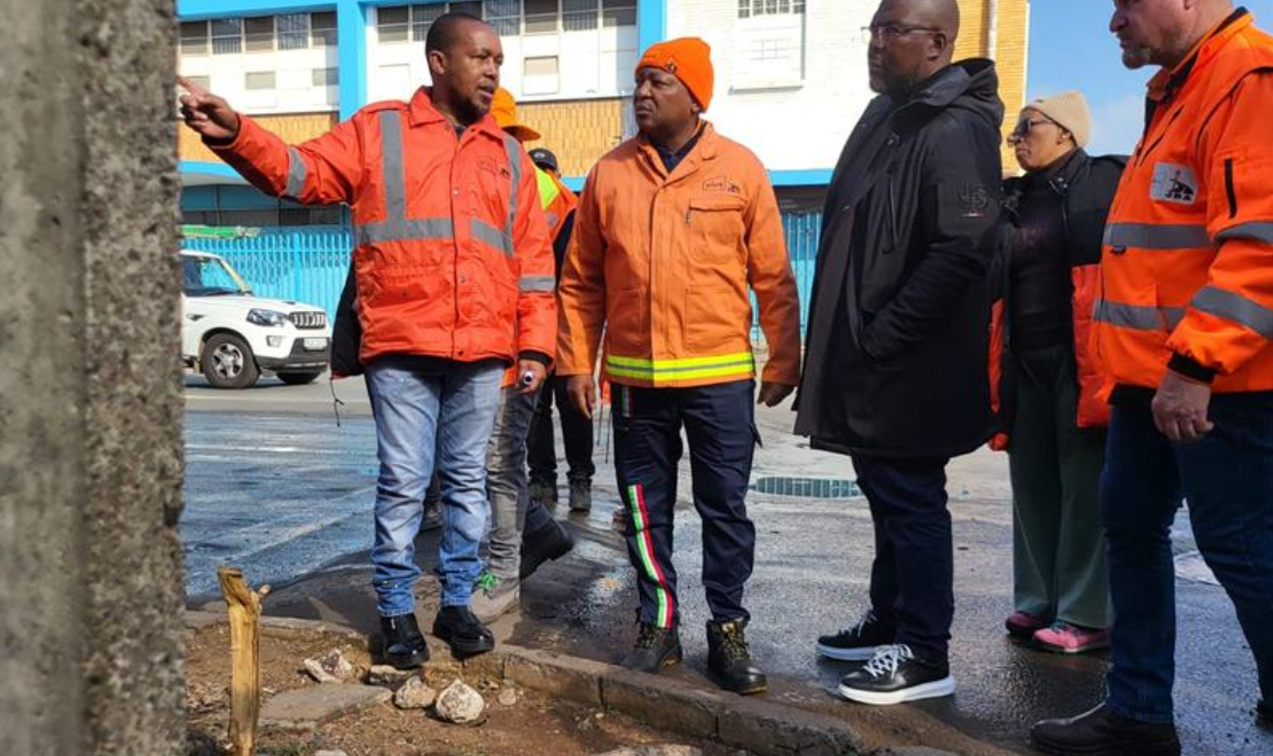 MMC for Transport Kenny Kunene and JRA CEO Mr. Zweli Nyathi inspected the damage in Joburg .