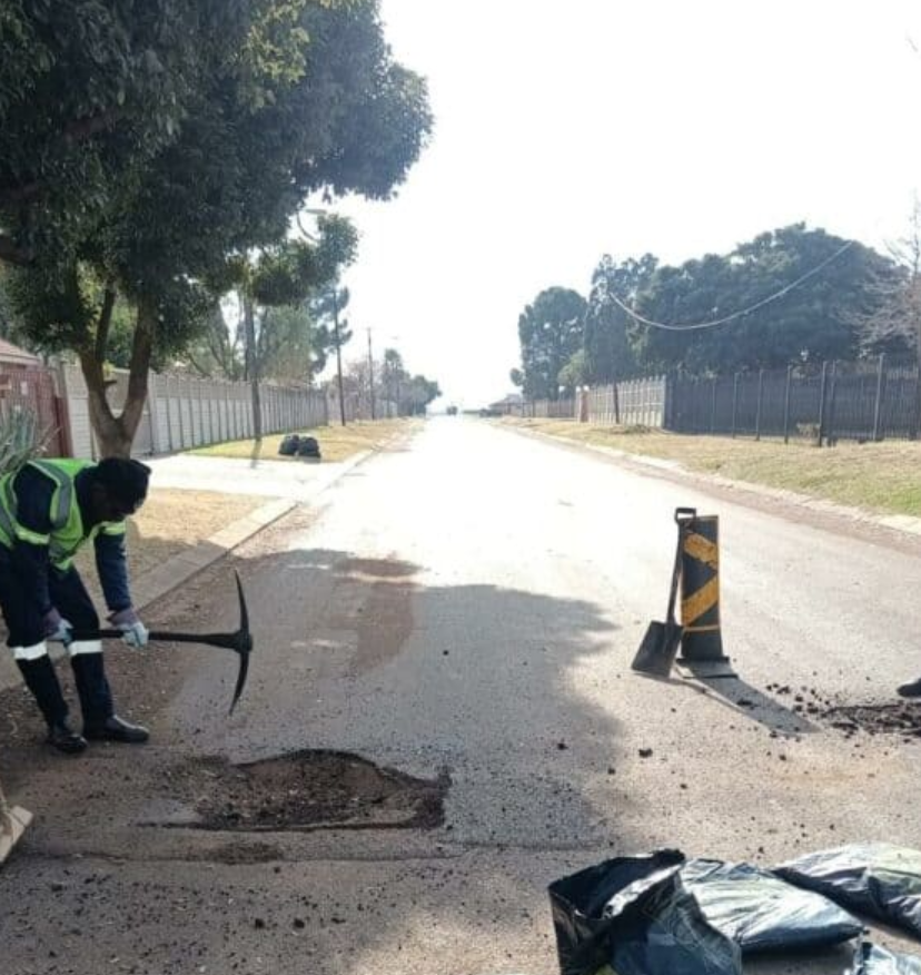 Midvaal Local Municipality’s War on Potholes Project continues.