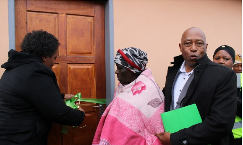 The minister for human settlements, Mmamoloko Kubayi, and the Mpumalanga MEC for human settlements, Speedy Mashilo