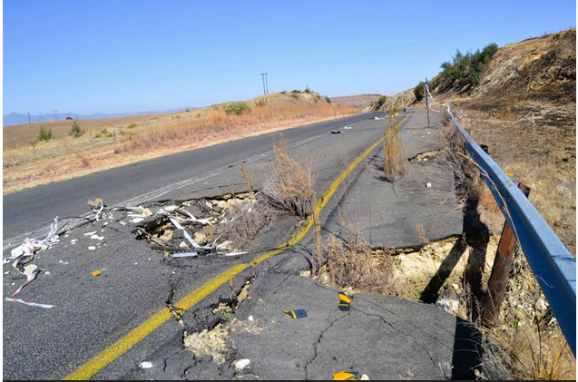 A massive hole in the road between Clarens and Fouriesburg.