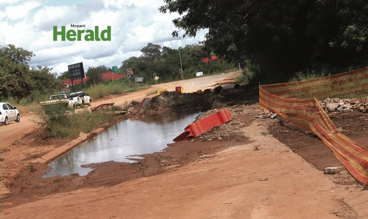 The damaged road near the entrance of the Giyani Golf Club. 
