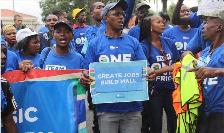 The DA protest in front of the municipal building in 2019 with the building of the mall strongly advocated.