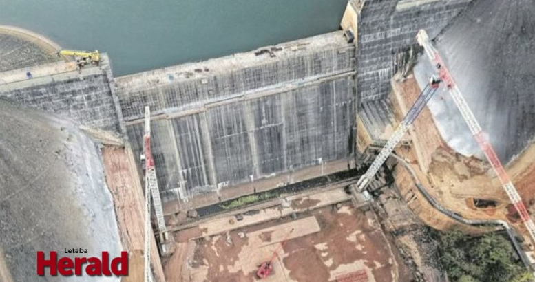 Top view of the current state of the Tzaneen Dam wall construction.