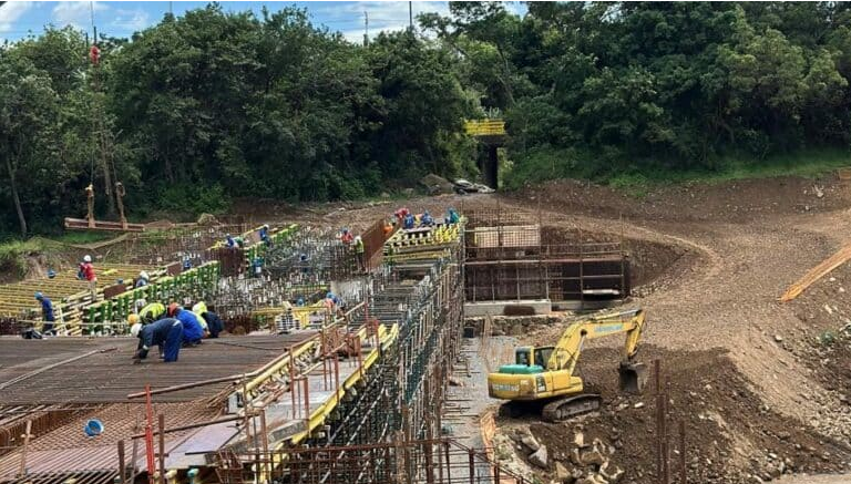  The staging of the Coedmore Bridge has now reached the halfway point.