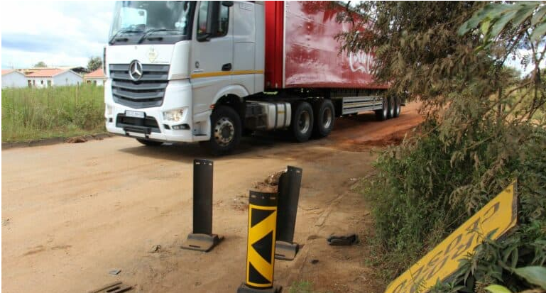 Road signs were already in place on Monday to start closing the section of the road through Welverdiend that is going to be fixed as part of phase one of the project. 