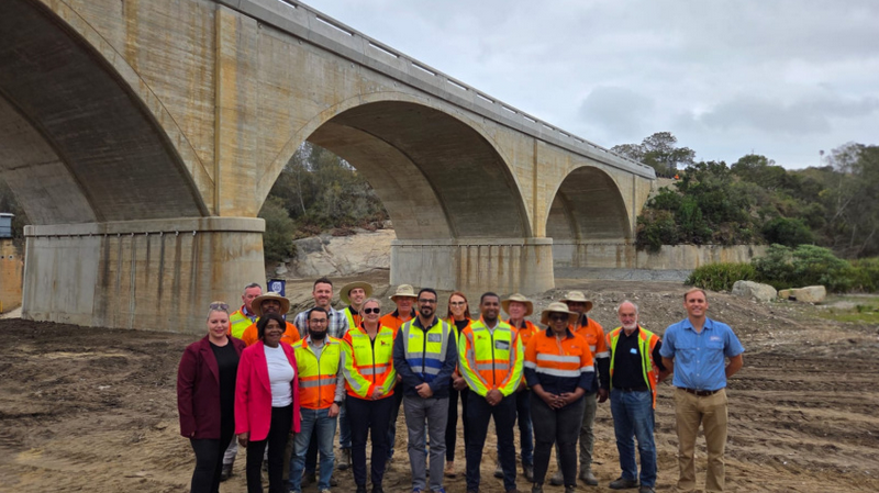 Minister Simmers officially opened widened Maalgate Bridge R102