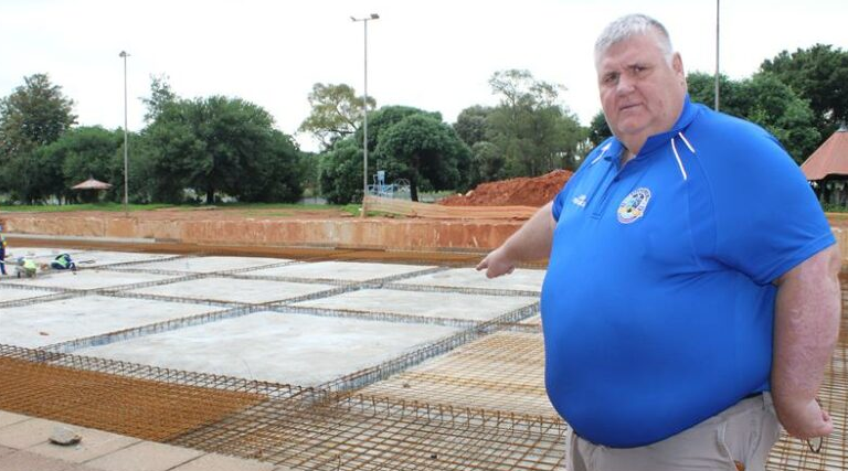  Ward 16 Clr Jaco Terblanche next to the Kempton Park Swimming Pool. 