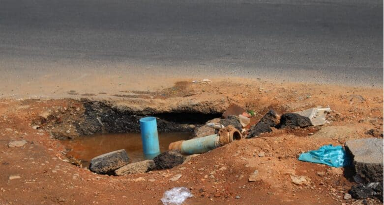 A gaping pothole with exposed pipes and water on Bram Fischer Drive has raised safety concerns among residents and motorists in Randburg. 